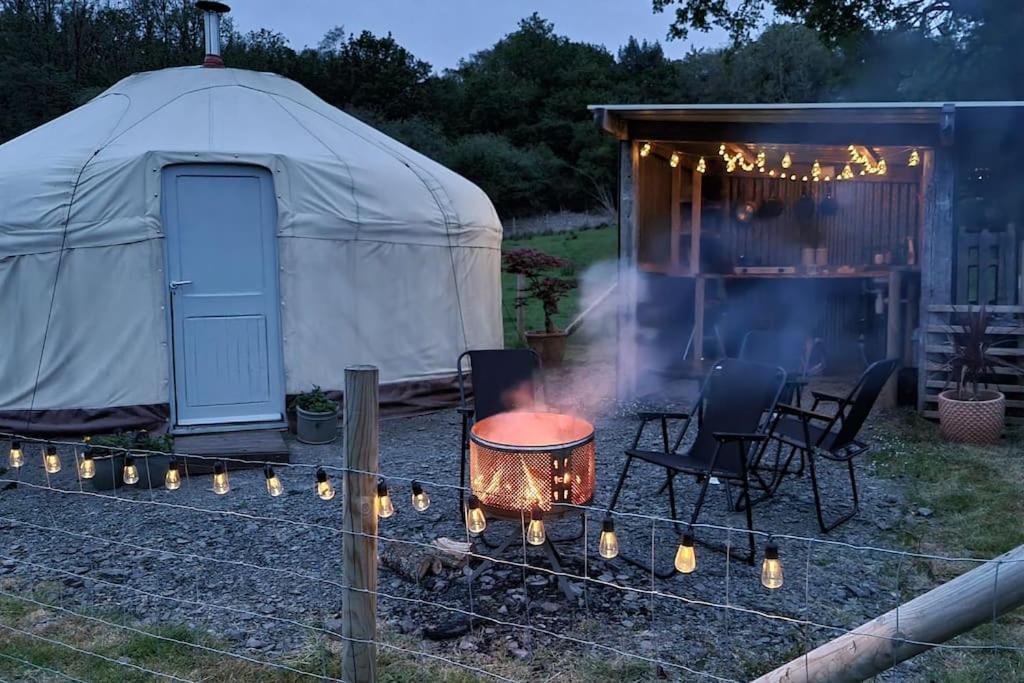 Bronfelen Yurt Hotel Cynghordy Bagian luar foto