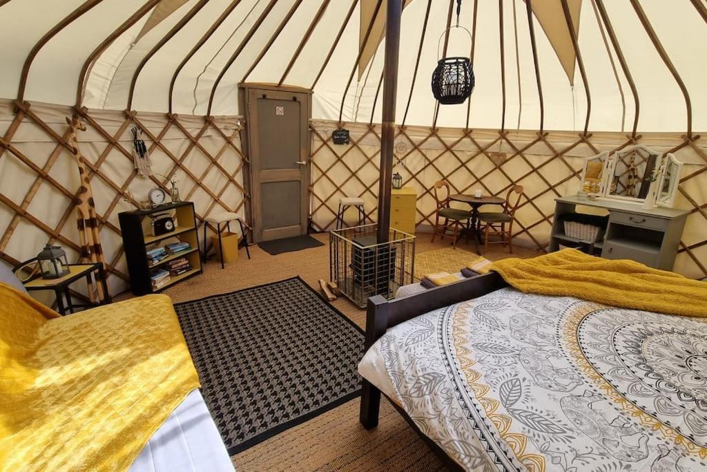 Bronfelen Yurt Hotel Cynghordy Bagian luar foto