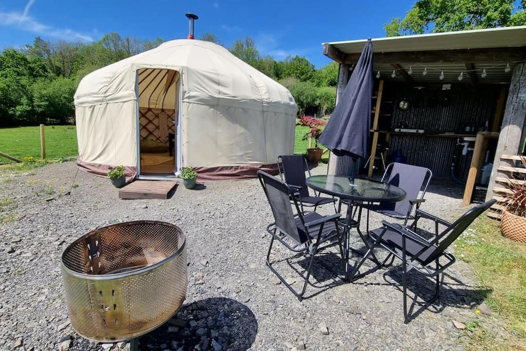 Bronfelen Yurt Hotel Cynghordy Bagian luar foto