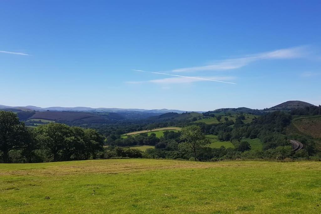 Bronfelen Yurt Hotel Cynghordy Bagian luar foto