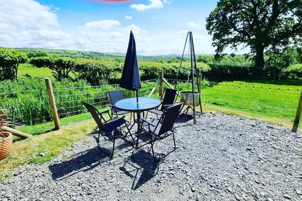Bronfelen Yurt Hotel Cynghordy Bagian luar foto