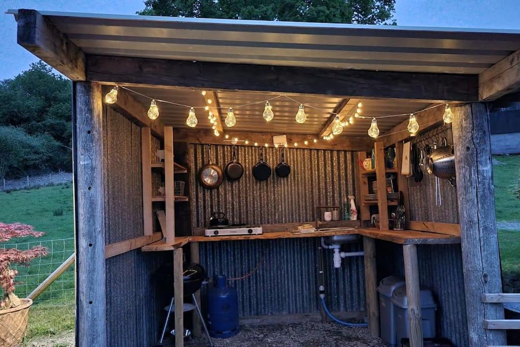 Bronfelen Yurt Hotel Cynghordy Bagian luar foto