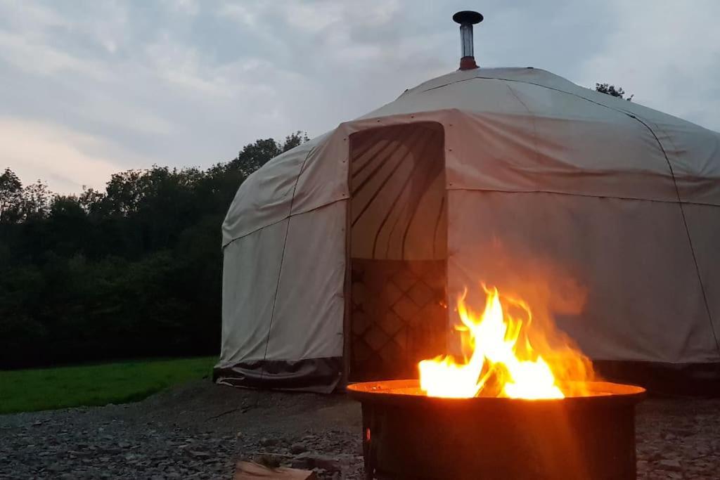 Bronfelen Yurt Hotel Cynghordy Bagian luar foto