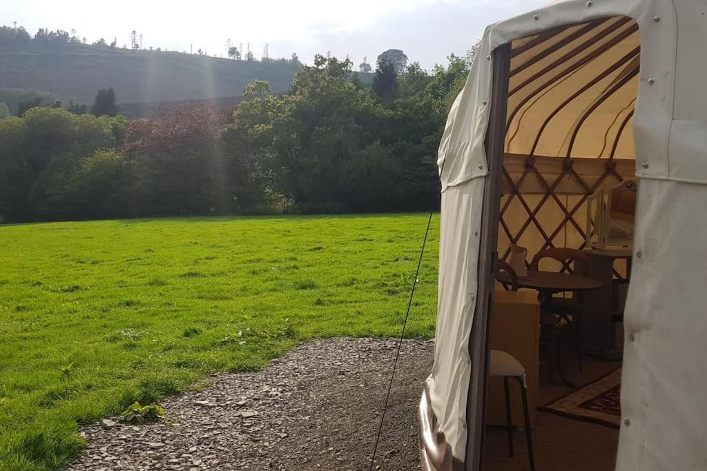 Bronfelen Yurt Hotel Cynghordy Bagian luar foto