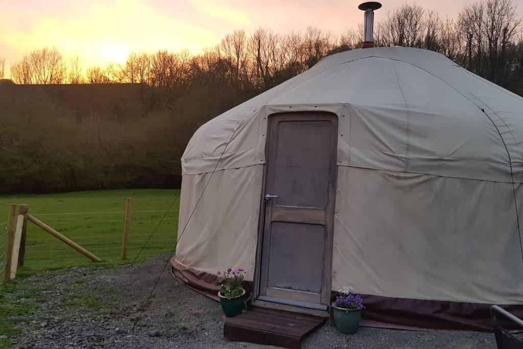 Bronfelen Yurt Hotel Cynghordy Bagian luar foto