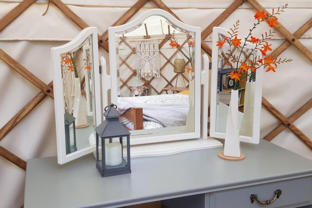 Bronfelen Yurt Hotel Cynghordy Bagian luar foto