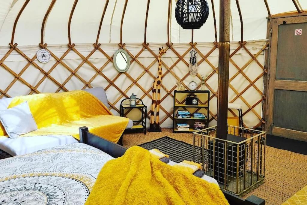 Bronfelen Yurt Hotel Cynghordy Bagian luar foto