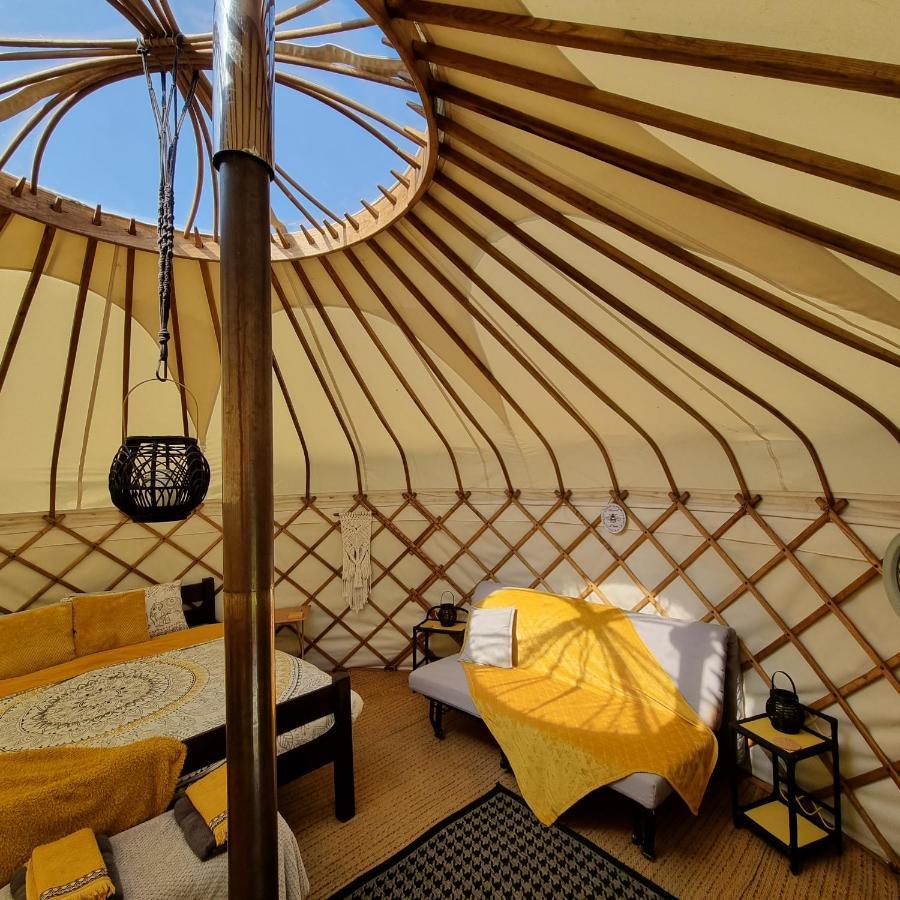 Bronfelen Yurt Hotel Cynghordy Bagian luar foto