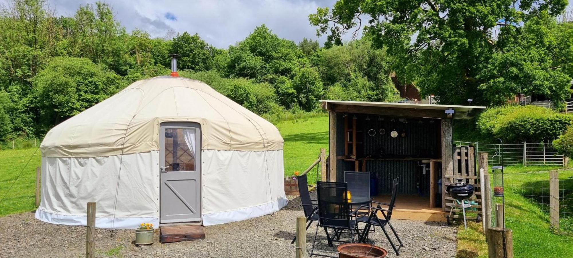 Bronfelen Yurt Hotel Cynghordy Bagian luar foto